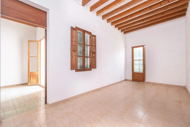 Village house in Sa Pobla with interior patio and parking area to renovate — photo 8