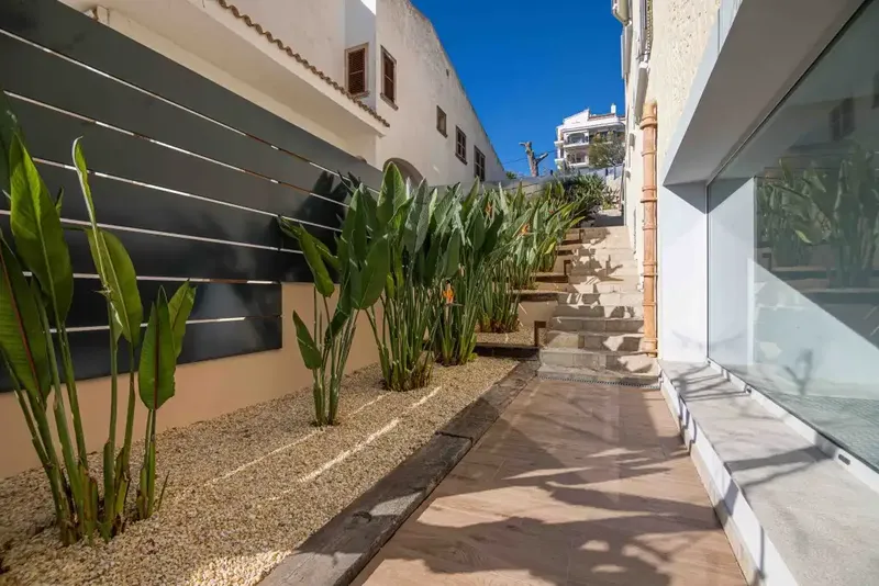 This impressive luxury villa for sale is located in the coveted municipality of Alcúdia - Alcanada in the north of Mallorca. On a plot — photo 7