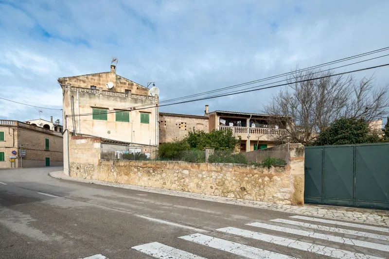 House — photo 1