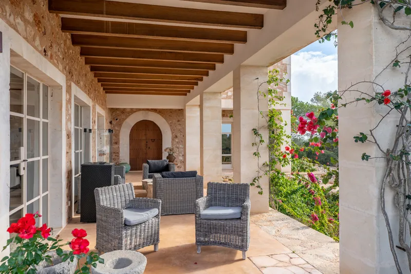 Idyllic country house property with sea views in Santanyi — photo 10