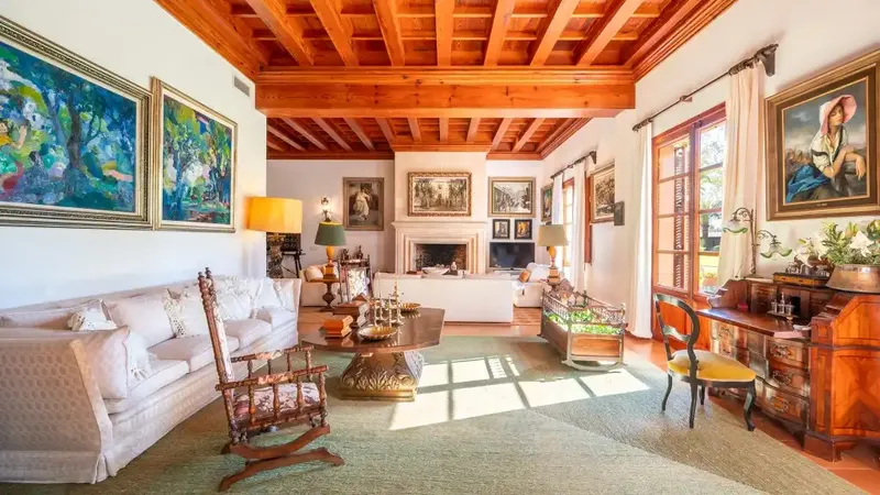 This spectacular property, of noble and authentic character, is located in a quiet valley of the Sierra de Tramuntana, a short distance — photo 4