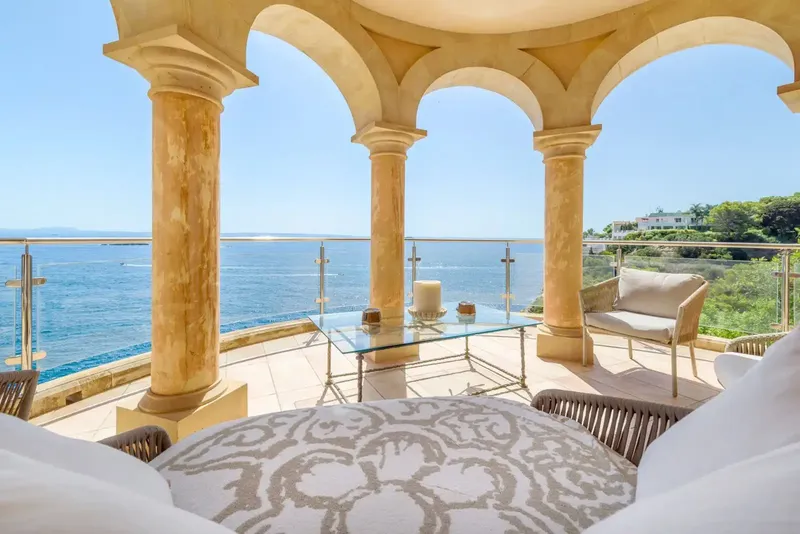 Exclusive villa for seasonal rental on the seafront in Portals Vells, Mallorca, with 7 bedrooms, 8 bathrooms, independent apartment — photo 4