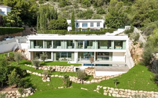 Luxurious villa overlooking the sea in Puerto Portals — photo 1