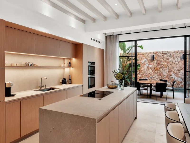 Restored townhouse with patio and roof terrace in Santa Catalina — photo 5