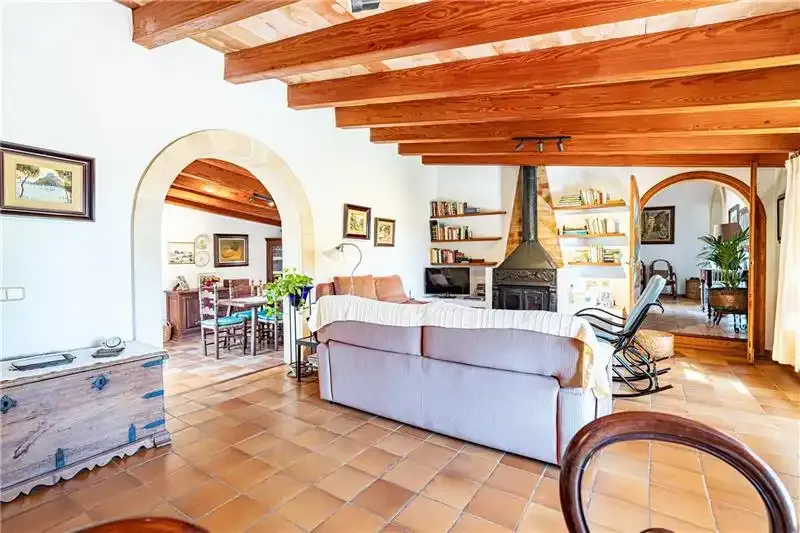 Rustic Mallorcan finca on a plot of 8,750 m², offering a charming 175 m² single-story home, plus a — photo 6