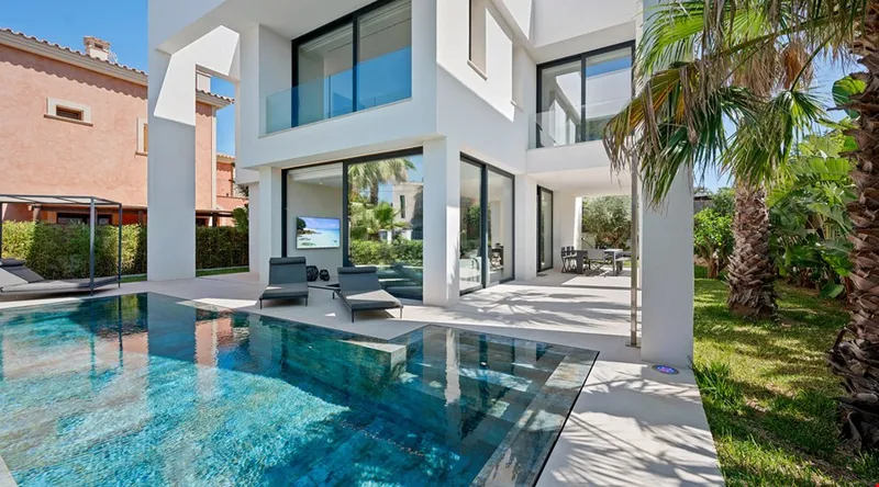 Sophisticated modern villa with harbour vistas for sale in Port Adriano — photo 1