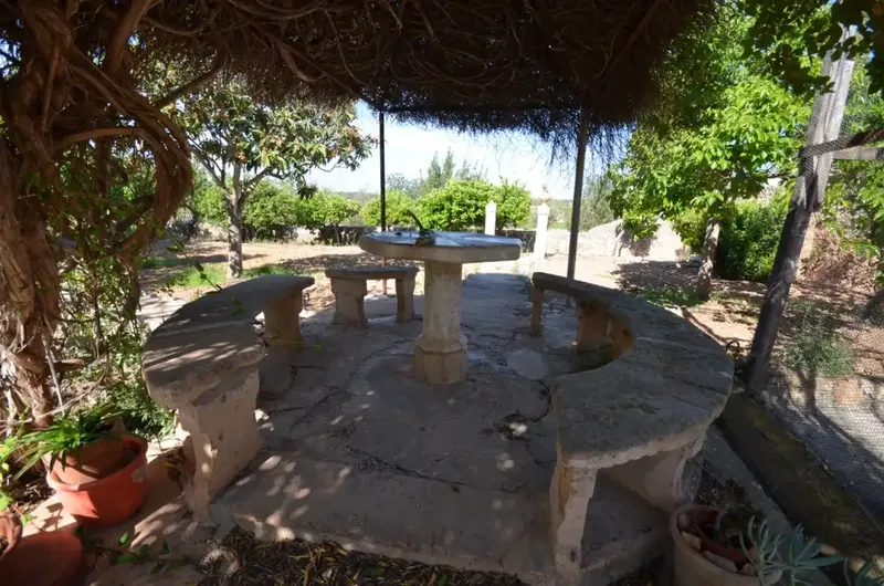 Just 10 minutes by car from Palma de Mallorca, on the old road to Sineu, this traditional estate enjoys a beautiful location — photo 8