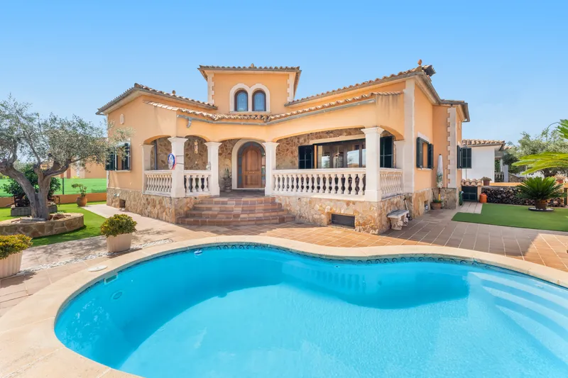 Spanish classic villa located in Marratxí — photo 1