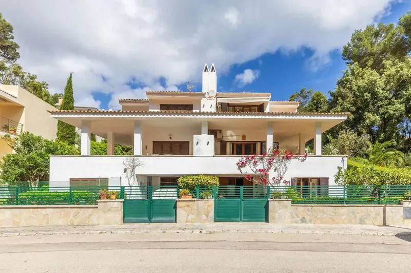 A few hundred meters from the turquoise coves of coveted Cala Sant Vicenç, nestled in a quiet and green environment, e — photo 2