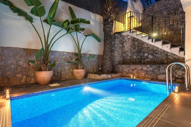 Elegant town house with rental license for sale in Pollensa's historic Old Town, North Mallorca — photo 3