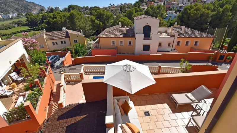 Elegant and charming semi-detached house with sunny orientation in Camp de Mar — photo 1