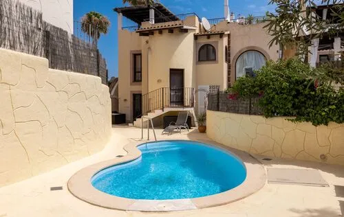 2 Bedrooms in Camp de Mar — photo 2
