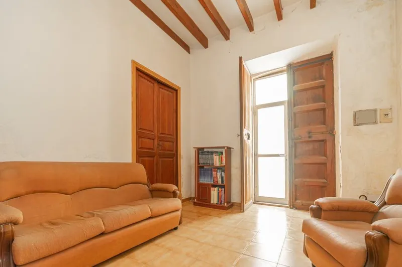 Townhouse with renovation project in Es Llombards — photo 6
