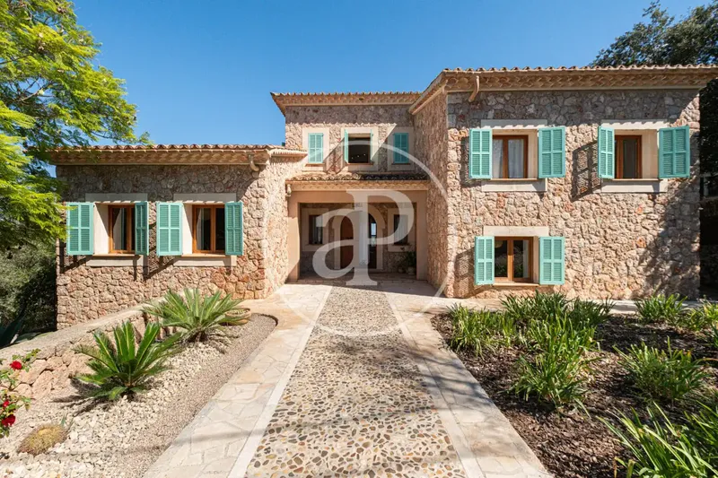 Finca with pool and garden for rent in Ses Coves — photo 2