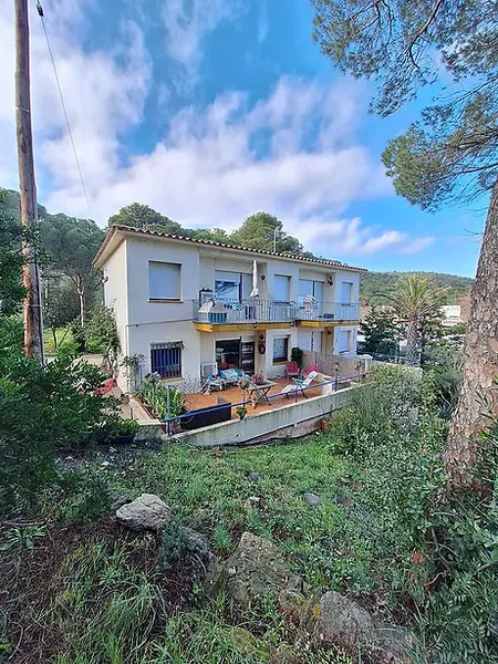 Building for sale in Port de la Vall — photo 1