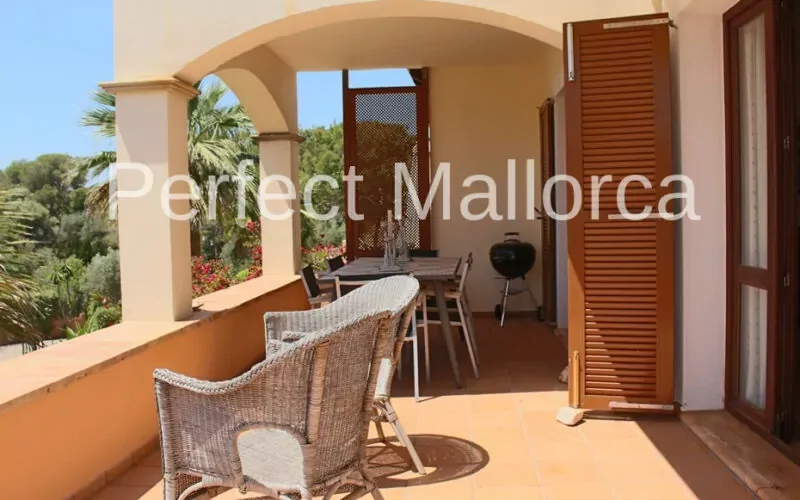 End townhouse overlooking the beach in a well maintained complex with pool in Cala Murada — photo 5