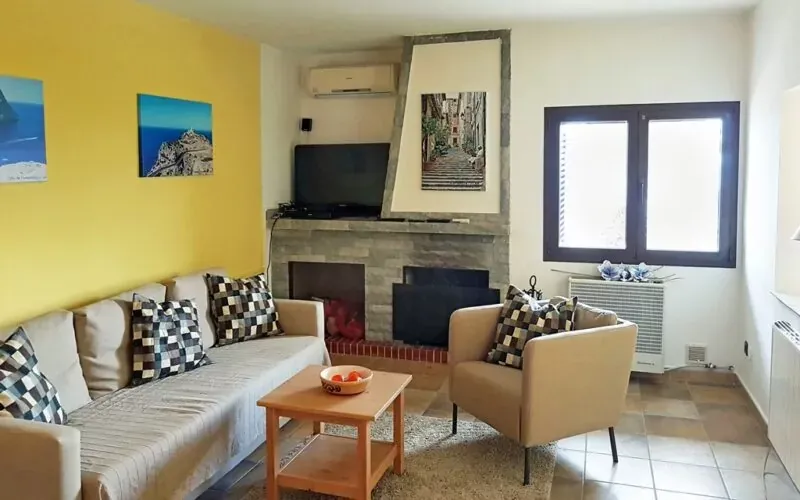Apartment with terrace, first line to the sea – in Cales de Mallorca – PM07368 — photo 3