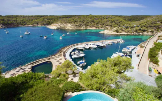 Spectacular frontline villa with direct sea access — photo 1