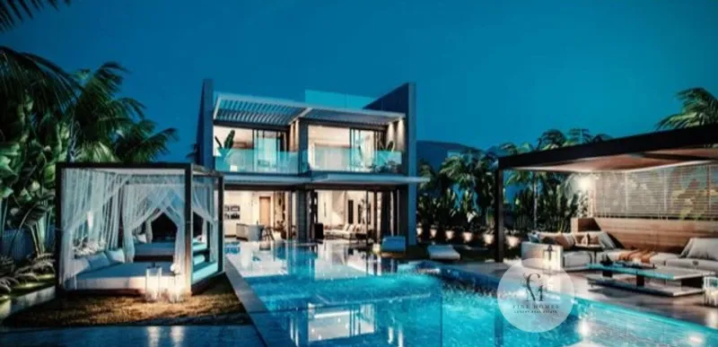 Exclusive Seafront Property in Puerto Adriano: Unique Opportunity to Create Your Luxury Villa — photo 1