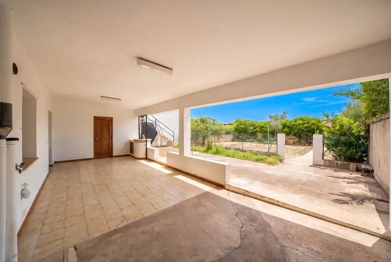 Looking for space, tranquility and a home you can adapt to your needs? This property may be what you are looking for. — photo 1