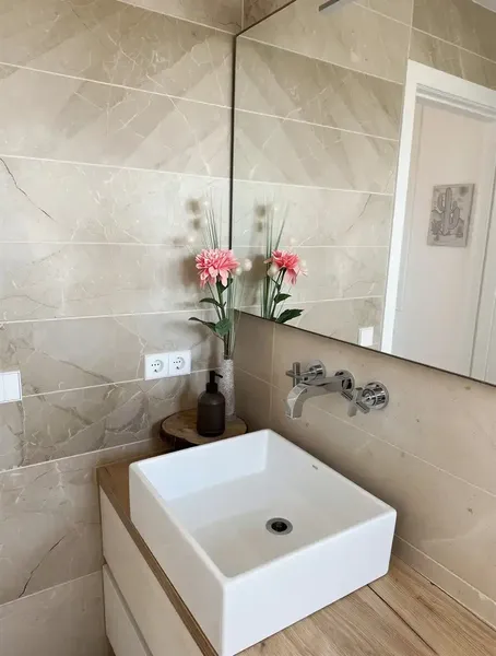This magnificent property, like new, enjoys an idyllic location in the middle of unspoiled nature, just minutes from the charming village — photo 11