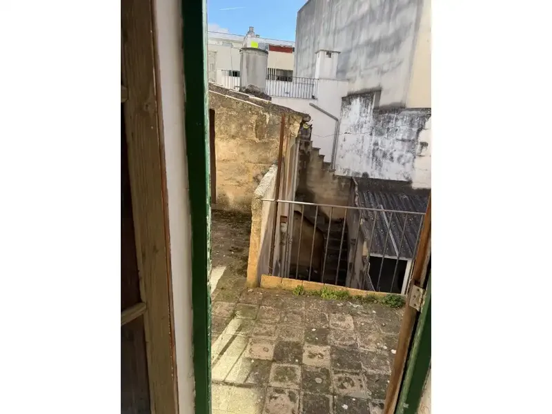 Two independent single-family houses are offered, both at the registry and cadastral level, located in a consolidated and well-connected area — photo 11