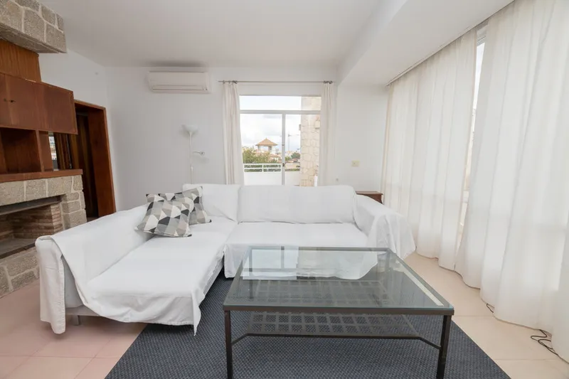 Bright Two Bedroom Apartment with Terrace in Terreno - Long Term Rent, Only Available for a Couple — photo 4