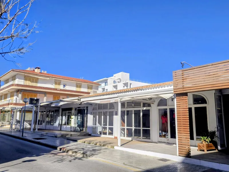 6 Commercial Premises - A House and Plot in Cala Ratjada Commercial Area — photo 5