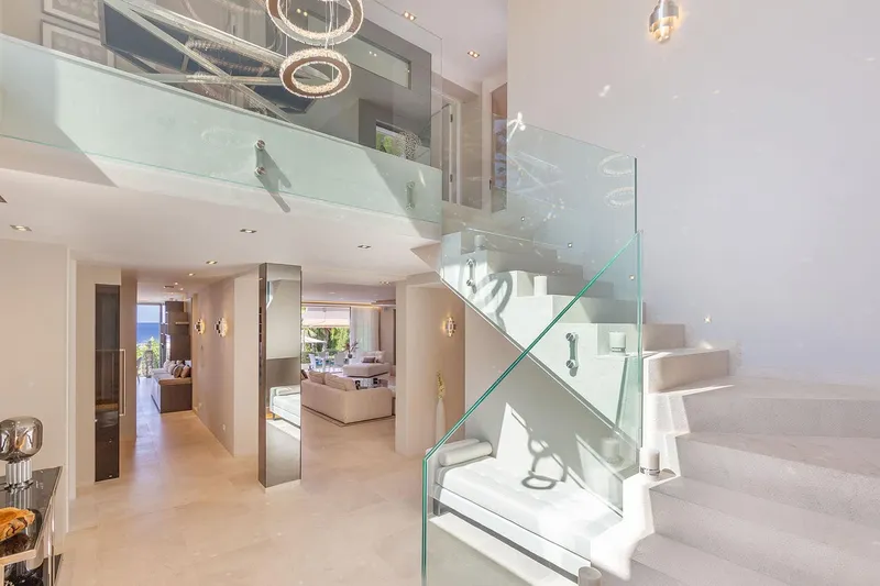 Design villa with sea views and exclusive amenities — photo 11