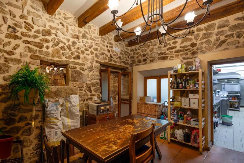 Charming Mallorcan Bar-Restaurant with Potential Dwelling — photo 1