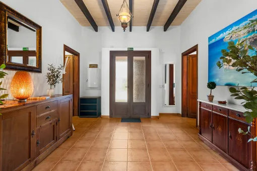 Santanyi, Mediterranean Townhouse in a Prime Location in Santanyí with Pool, Garden & ETV Licence — photo 2