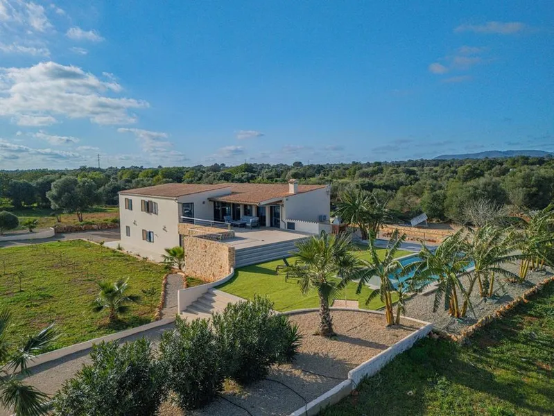 Estate in Campos — photo 1