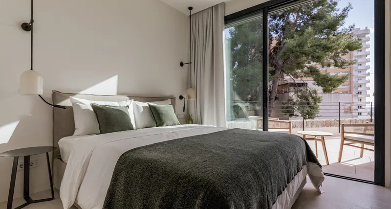 Luxury new-build garden apartment in Cala Mayor with large terraces and private pool — photo 4