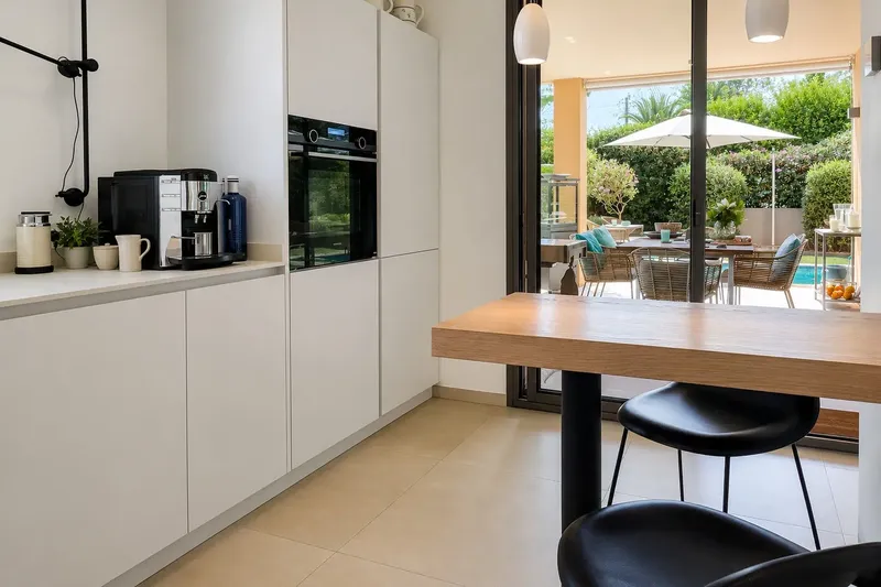 Newly built villa with 3 bedrooms, saltwater pool & roof terrace with sea views — photo 9