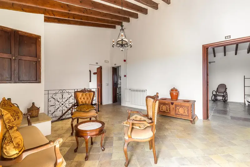 This beautiful rustic finca in Felanitx is surrounded by gardens with orange, lemon and olive trees and offers absolute tranquility in a — photo 9