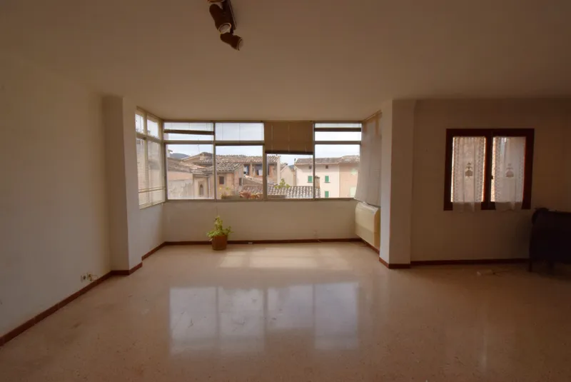 Spacious and bright apartment to renovate in the heart of Sóller — photo 2