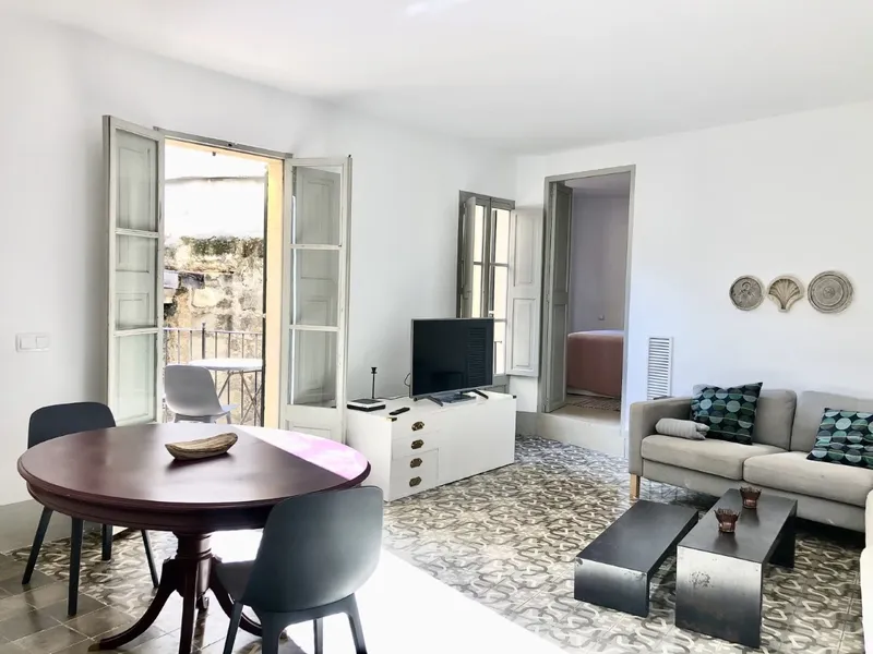 Two-bedroom apartment in the historic center of Palma — photo 4