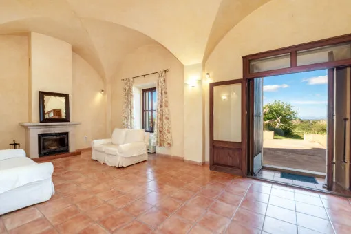 Manacor, charming finca on an exceptionally large plot with panoramic views and a small grove of trees near Sant Llorenç — photo 7