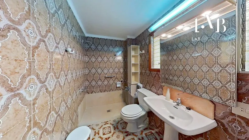 We are pleased to present this spacious apartment in the heart of one of the most sought-after areas of Palma. It is characterized by its excellent — photo 12