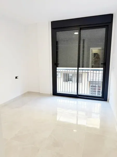 I. Vivienda de 2 habitaciones, con armarios empotrados, cocina office totalmente amueblada con electrodomésticos, 2 baños completos con mamp — photo 9