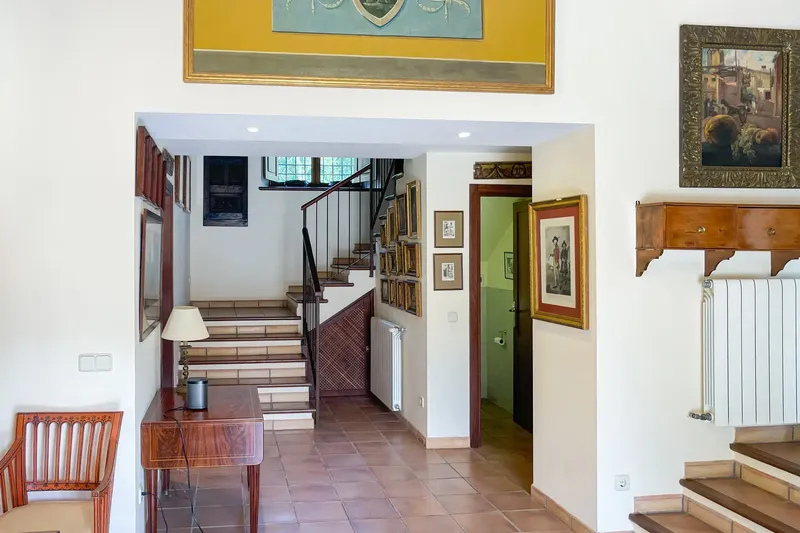 For Rent: Grand Estate with 6 Bedrooms, Pool Area, Mountain Views and More! — photo 7