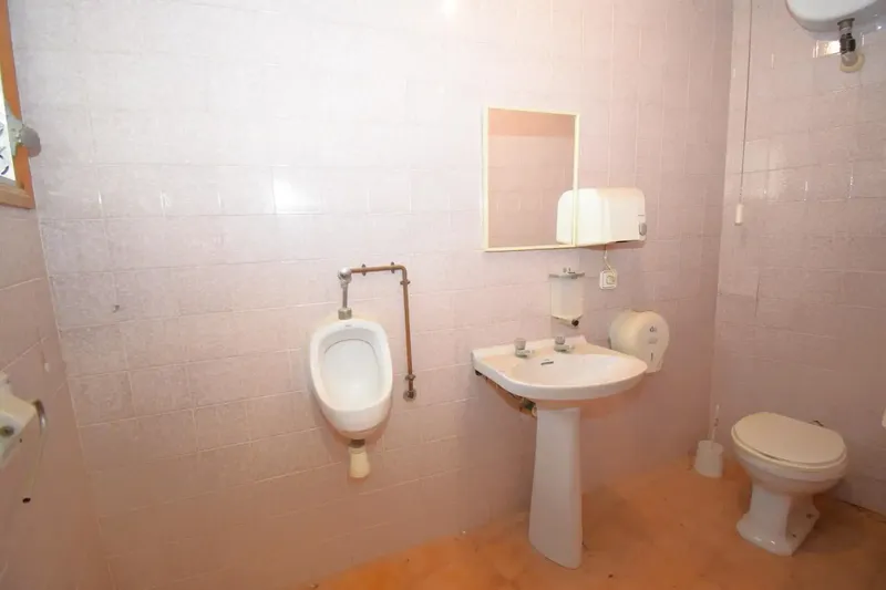 Commercial premises for sale on the ground floor plus first floor apartment with a built area of 394 m2 in Sineu — photo 10