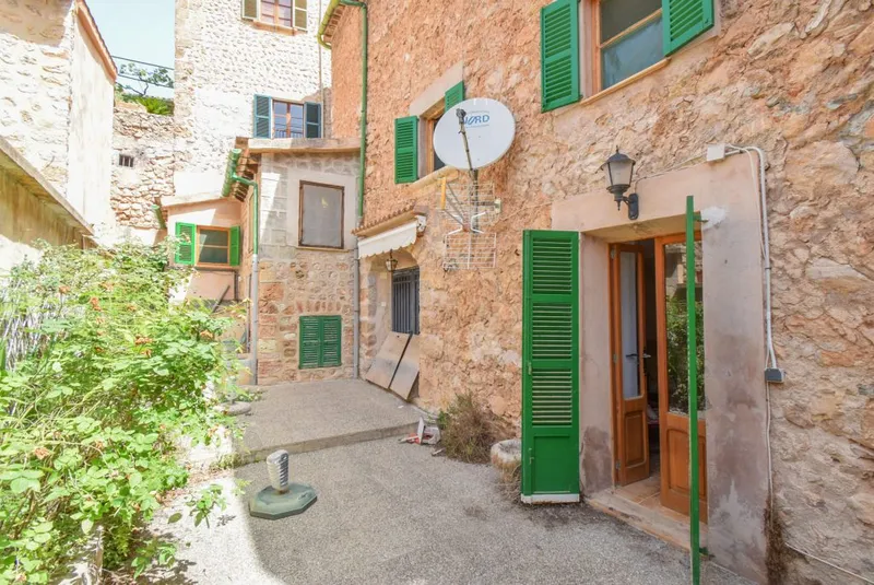Large Town house with patio in Fornalutx — photo 4