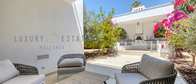Spacious villa in Badia Blava with fantastic views in 1st sea line on the coast of Llucmajor — photo 8