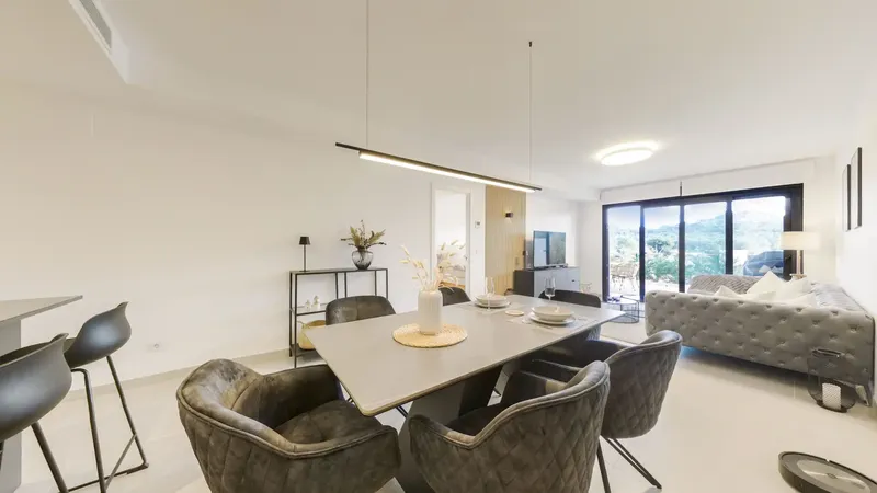 A few steps from the turquoise waters of the idyllic Font de Sa Cala bay, a ground-floor apartment combining modern design, comfort and Mediterranean quality of life awaits you. — photo 6