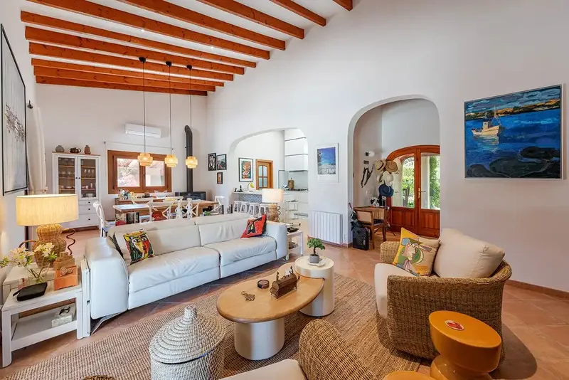 Located in the exclusive urbanization Crestatx, near Pollensa, this beautiful renovated villa combines contemporary design, energy efficiency — photo 6
