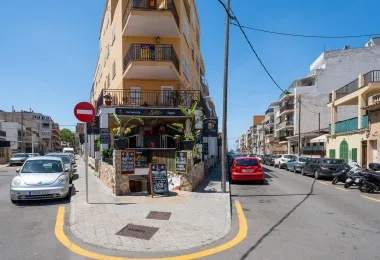 Golden Opportunity in El Arenal! Transfer of Hospitality Premises with Great History and Excellent Location — photo 1