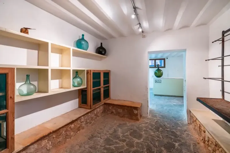 This magnificent 18th-century manor house is for sale in the heart of Sóller, just a stone's throw from the main square. — photo 5