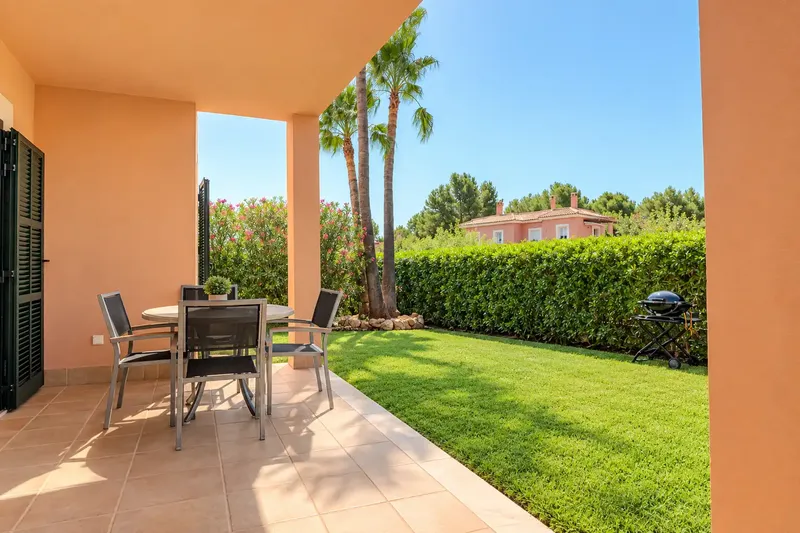 This beautiful ground floor apartment in Sa Vinyola, Campos, combines tranquility, comfort and outdoor spaces in a well-kept urbanization with a pool — photo 3