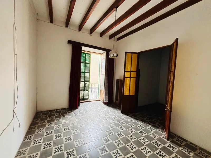 Discover this spacious townhouse of 258 m², distributed over three levels and located in a quiet residential area just minutes from — photo 9